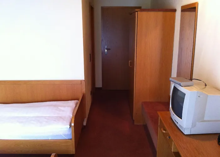 Bacchusstube Garni אורחן 3*
